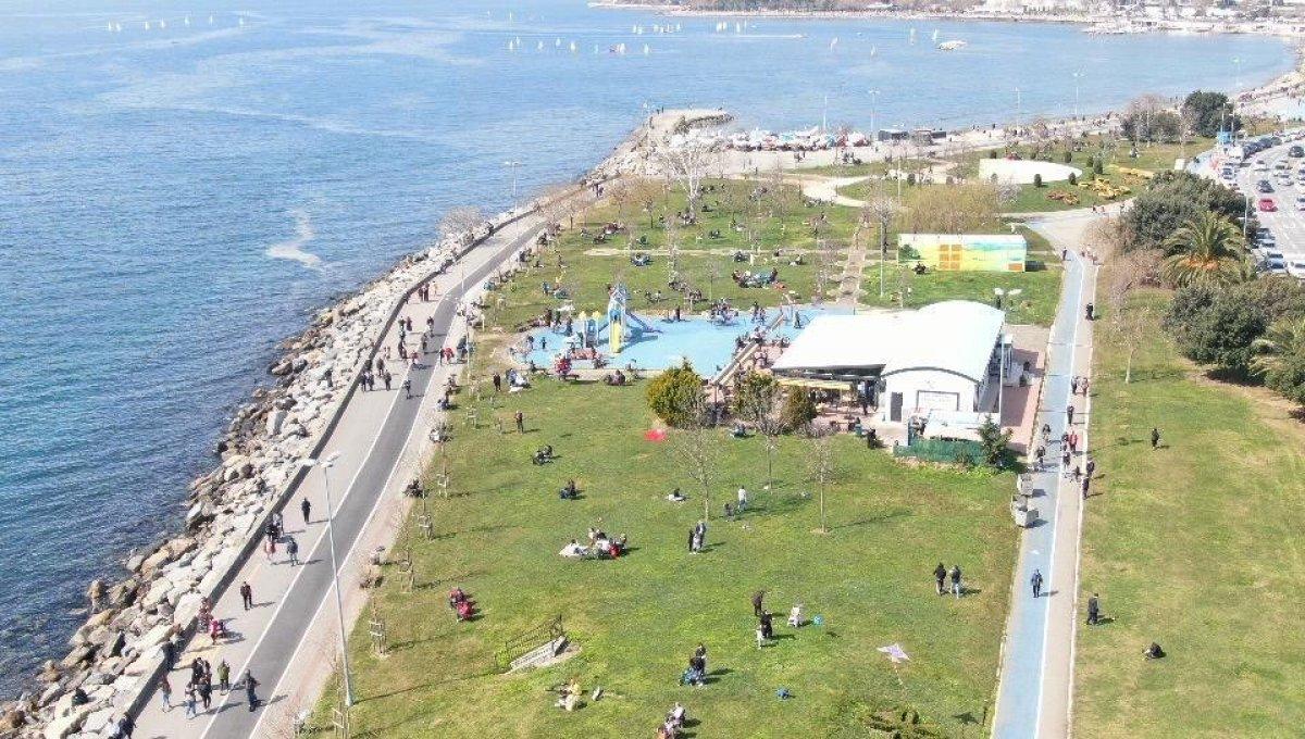 Caddebostan Sahili'nde cumartesi yoğunluğu