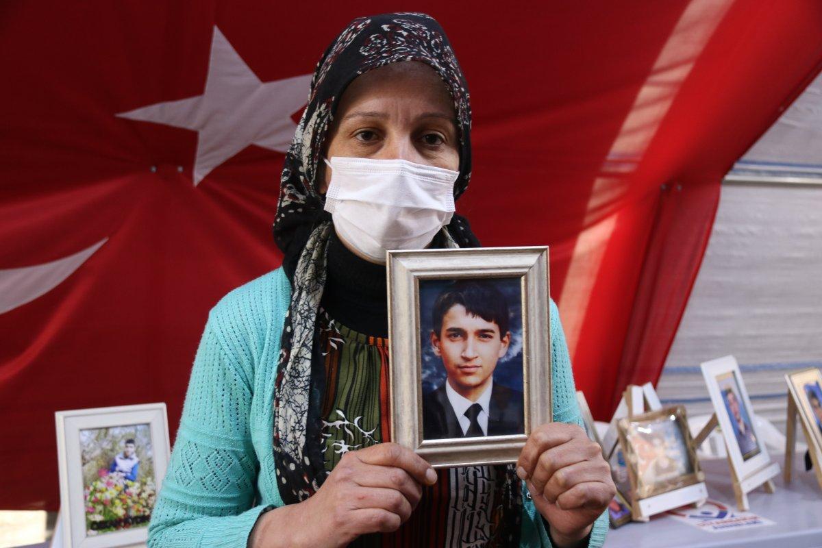 Teröristler, evladını isteyen annenin uzattığı Yasin-i Şerif’e tekme attı