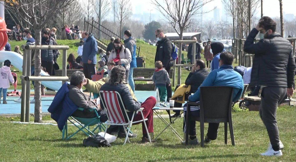Caddebostan Sahili'nde cumartesi yoğunluğu