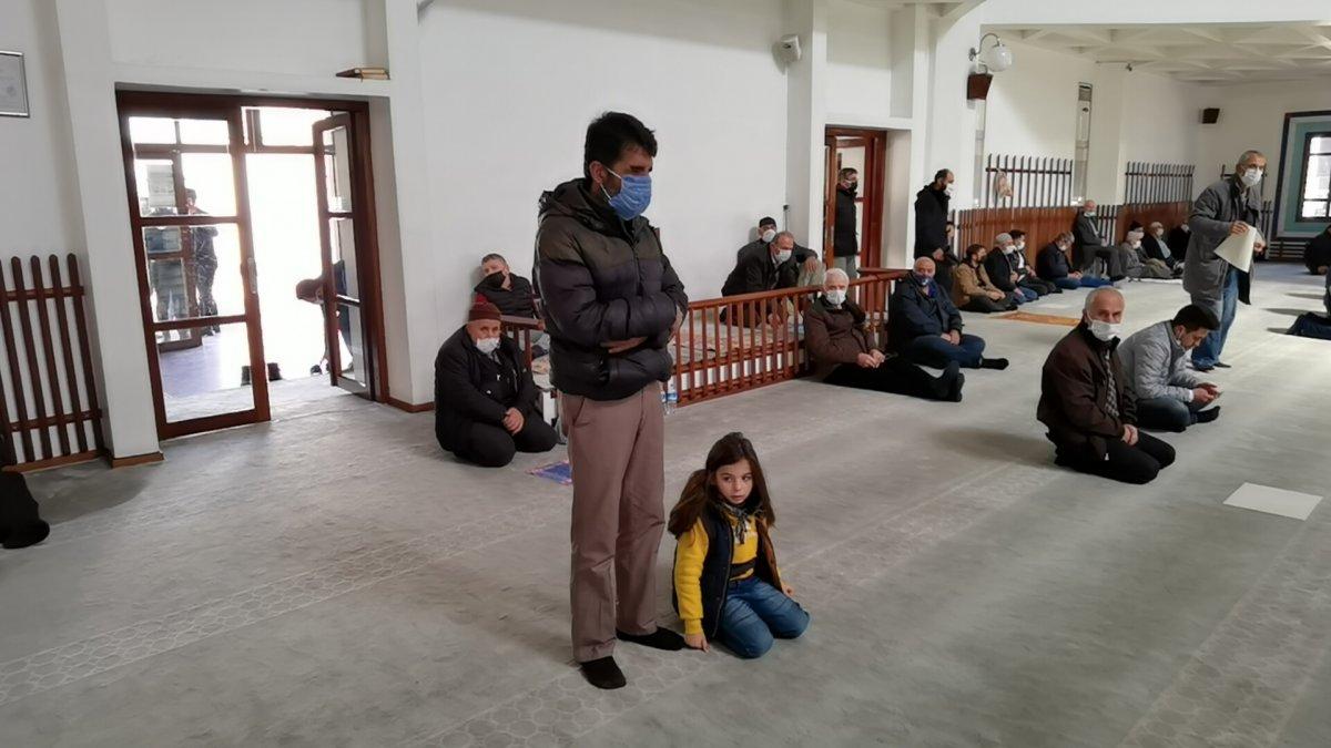 Bursa'da Suriyeli küçük Ziyad, babasının göremeyen gözü oldu