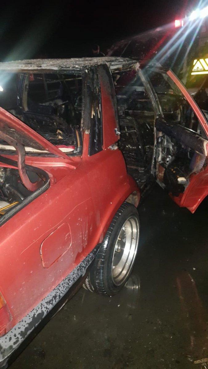 Aydın'da seyir halindeki araç alevlere teslim oldu