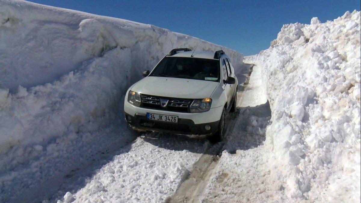 Muş’ta 5 metre karla mücadele sürüyor
