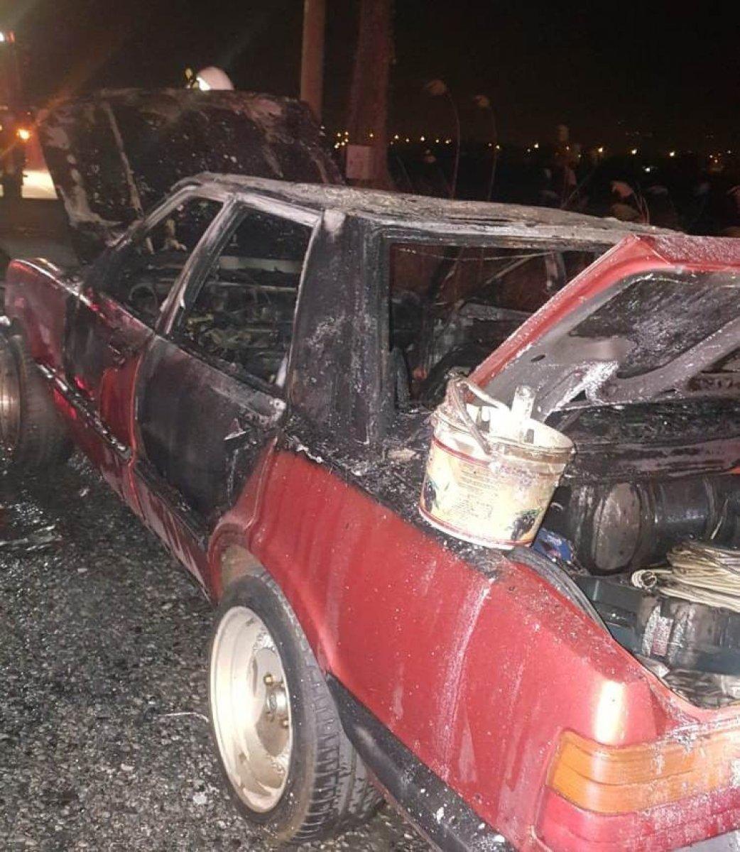 Aydın'da seyir halindeki araç alevlere teslim oldu