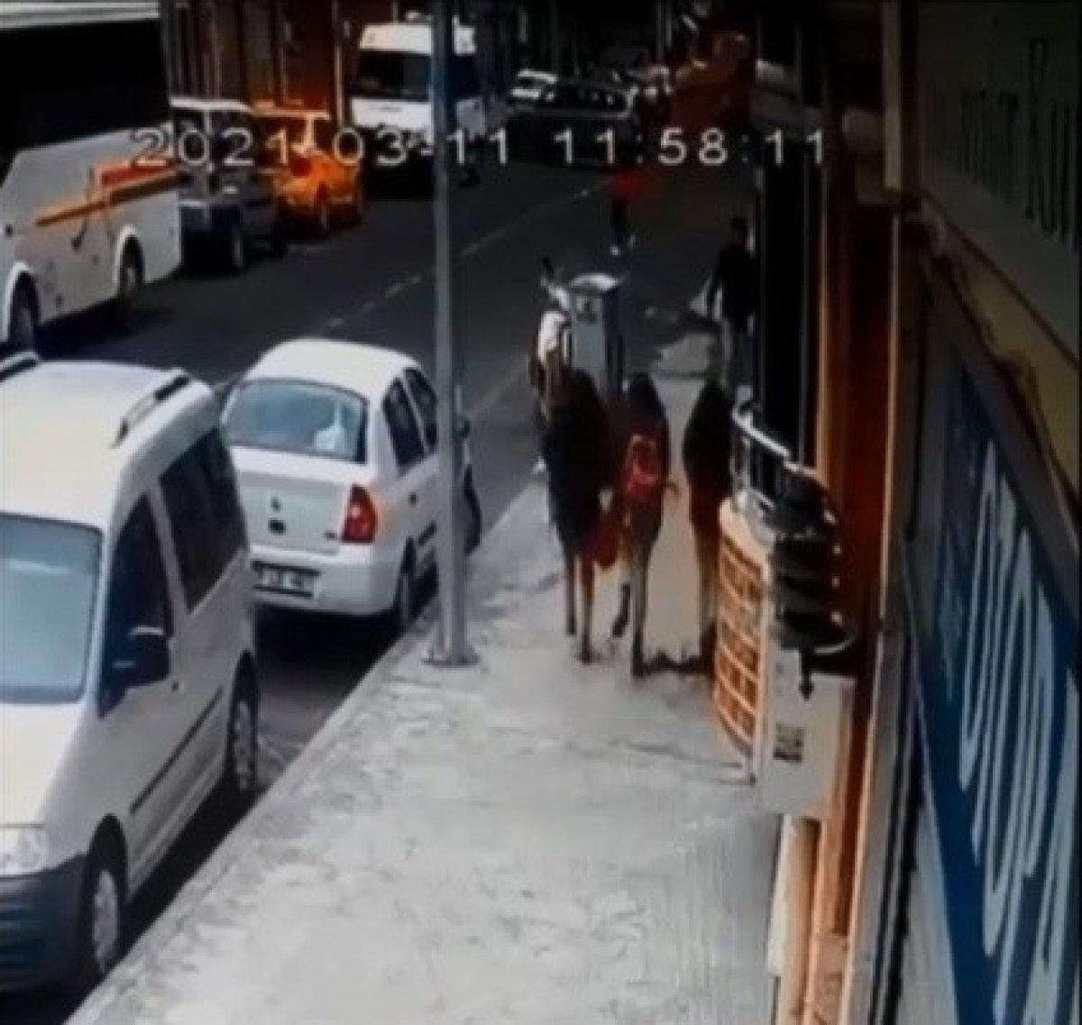 Tekirdağ'da öğrenciler düşen saksıdan saniyelerle kurtuldu