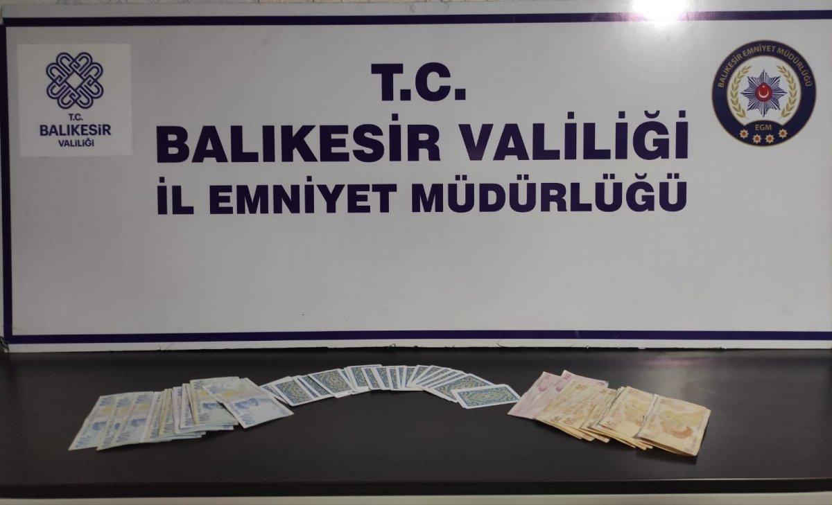 Balıkesir'de kumar oynatılan eve baskın