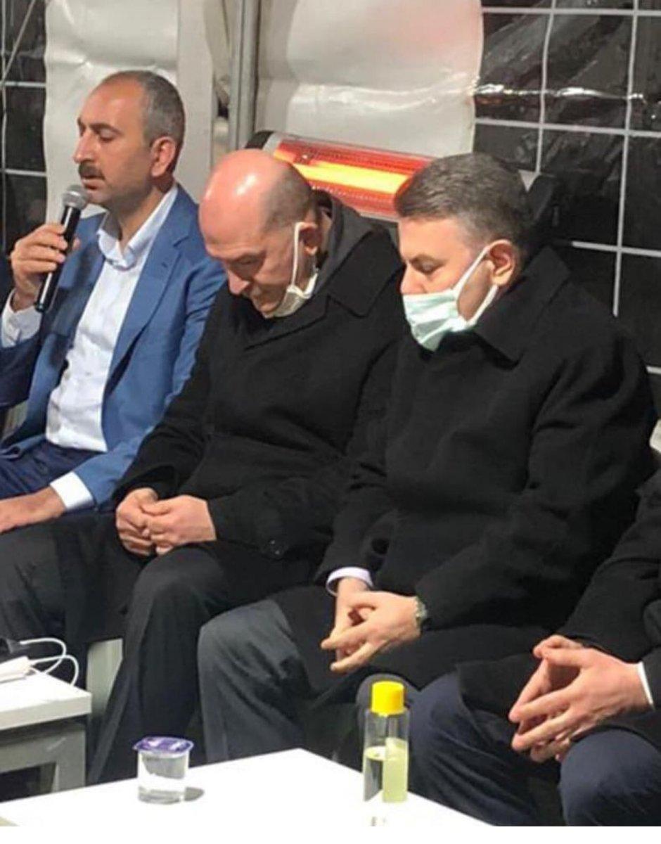 Adalet Bakanı Abdulhamit Gül, taziye ziyaretinde Kur'an-ı Kerim okudu