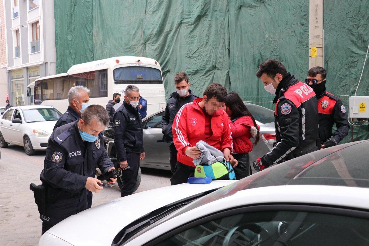 Denizli'de 'sevgilime yan gözle baktı' deyip bıçakladı