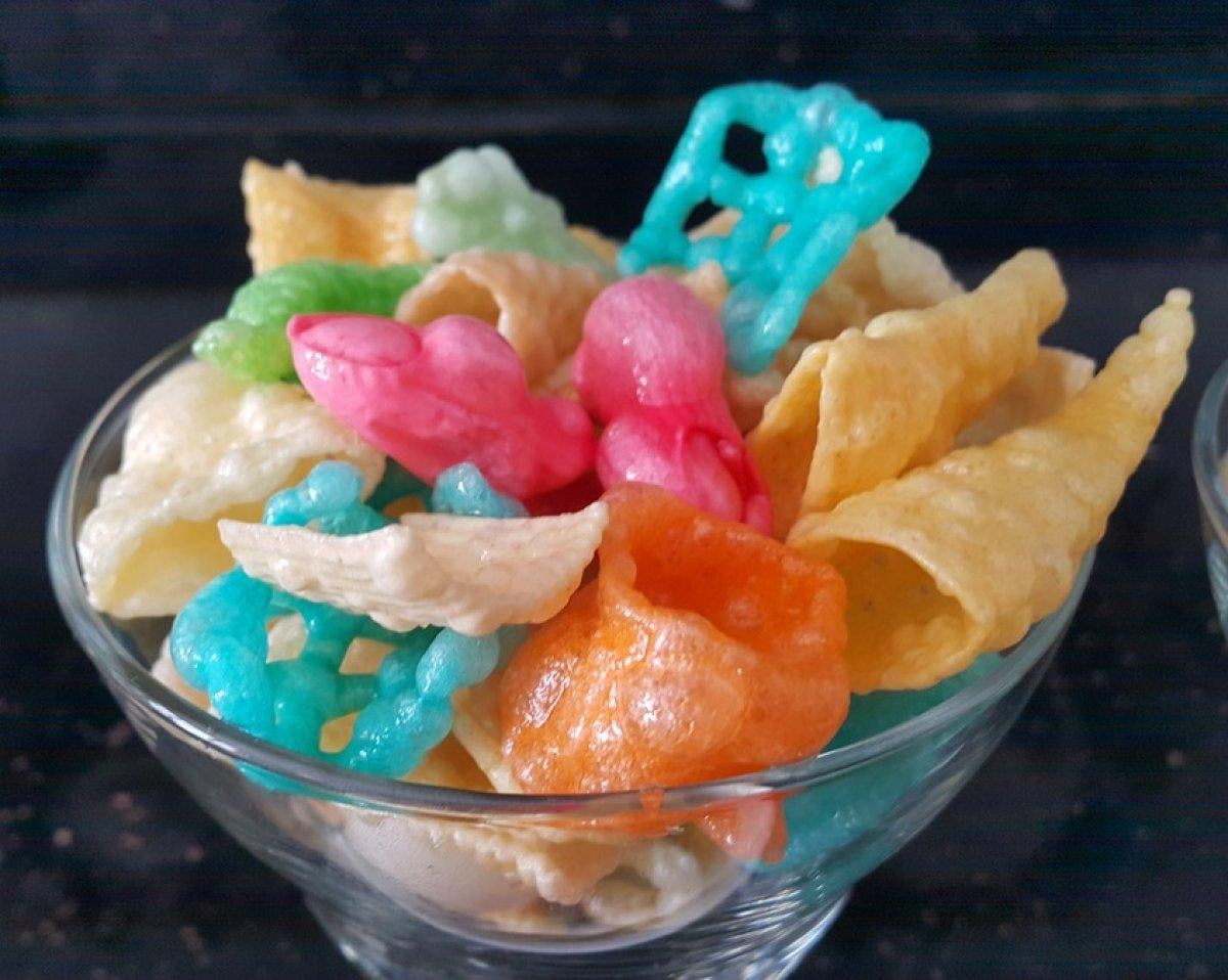 Suriye cipsi nedir, nasıl yapılır? Yağda açılan renkli Suriye cipsi yapılışı..