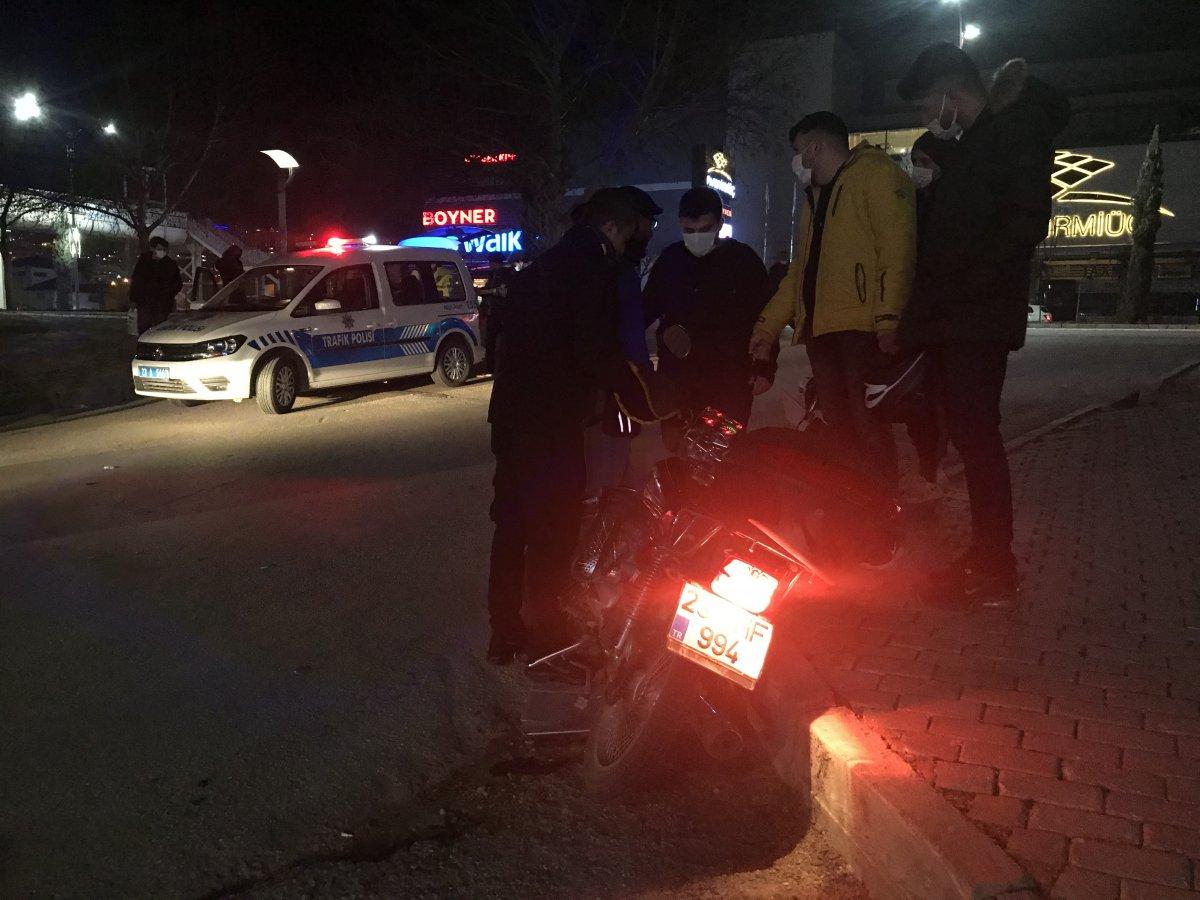 Elazığ'da otomobil motosiklete çarptı