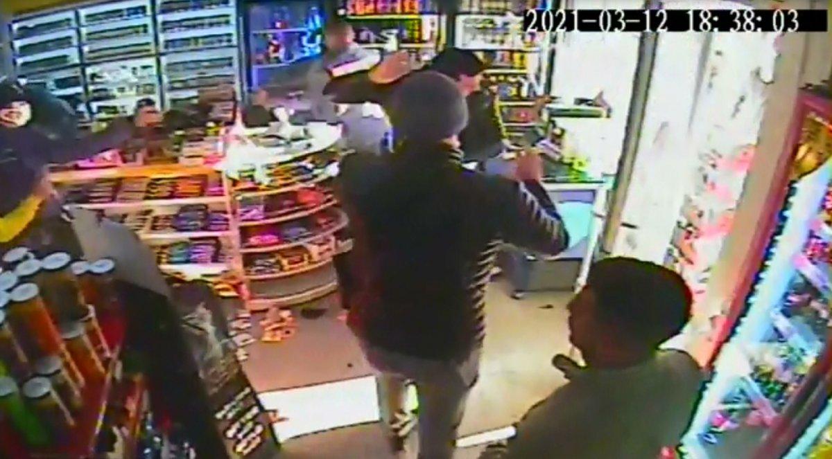 Isparta'da muhtarla zabıta amirinin kavgası kameraya böyle yansıdı