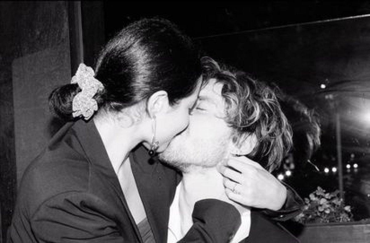 Tarık Emir Tekin sevgiliyle annesi Şevval Sam'ı ziyaret etti