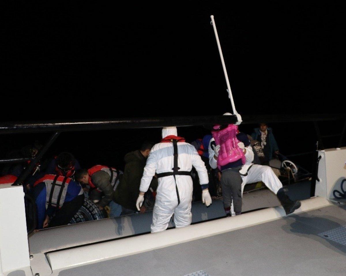 Çanakkale açıklarında 20 düzensiz göçmen kurtarıldı