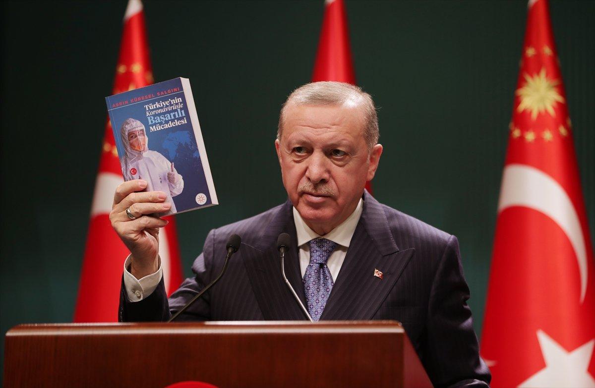 Türkiye'nin koronavirüsle mücadelesine yönelik kitap yazıldı