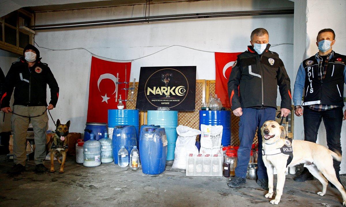 Kayseri'de uyuşturucu imalatında kullanılan 2 ton kimyasal madde ele geçirildi