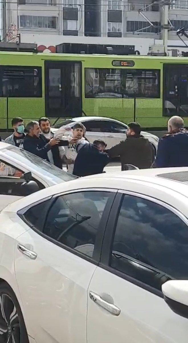 Bursa'da iki gencin 'Omuz atma' kavgası