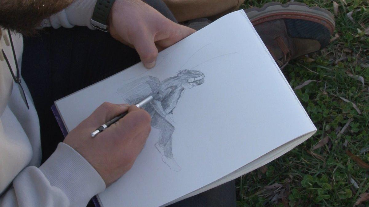 İstanbullu öğrenci hobi olarak başladığı çizimlerle binlerce kişiye ulaştı