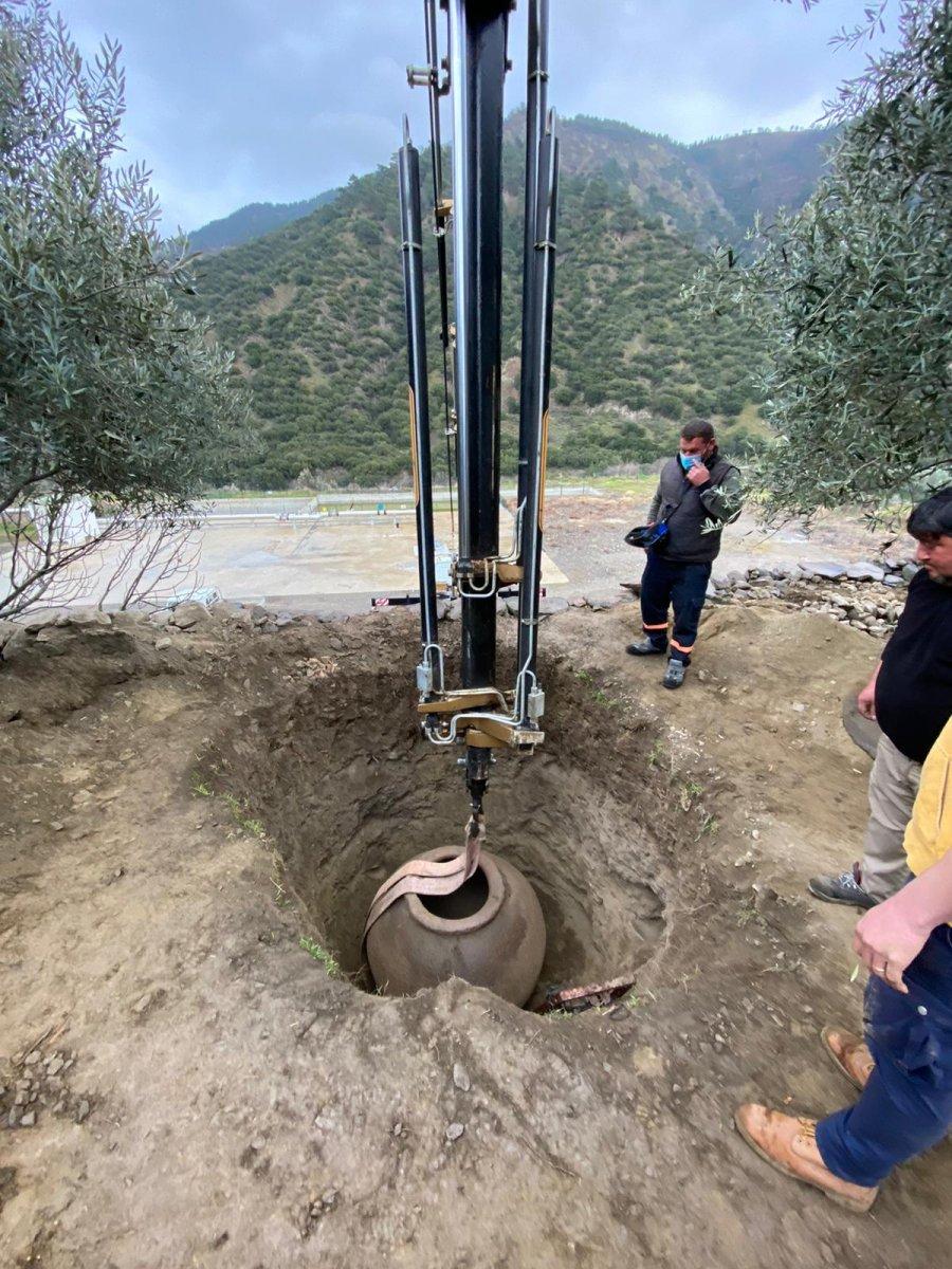 Aydın'da kaçak kazıdan tarihi küp çıktı