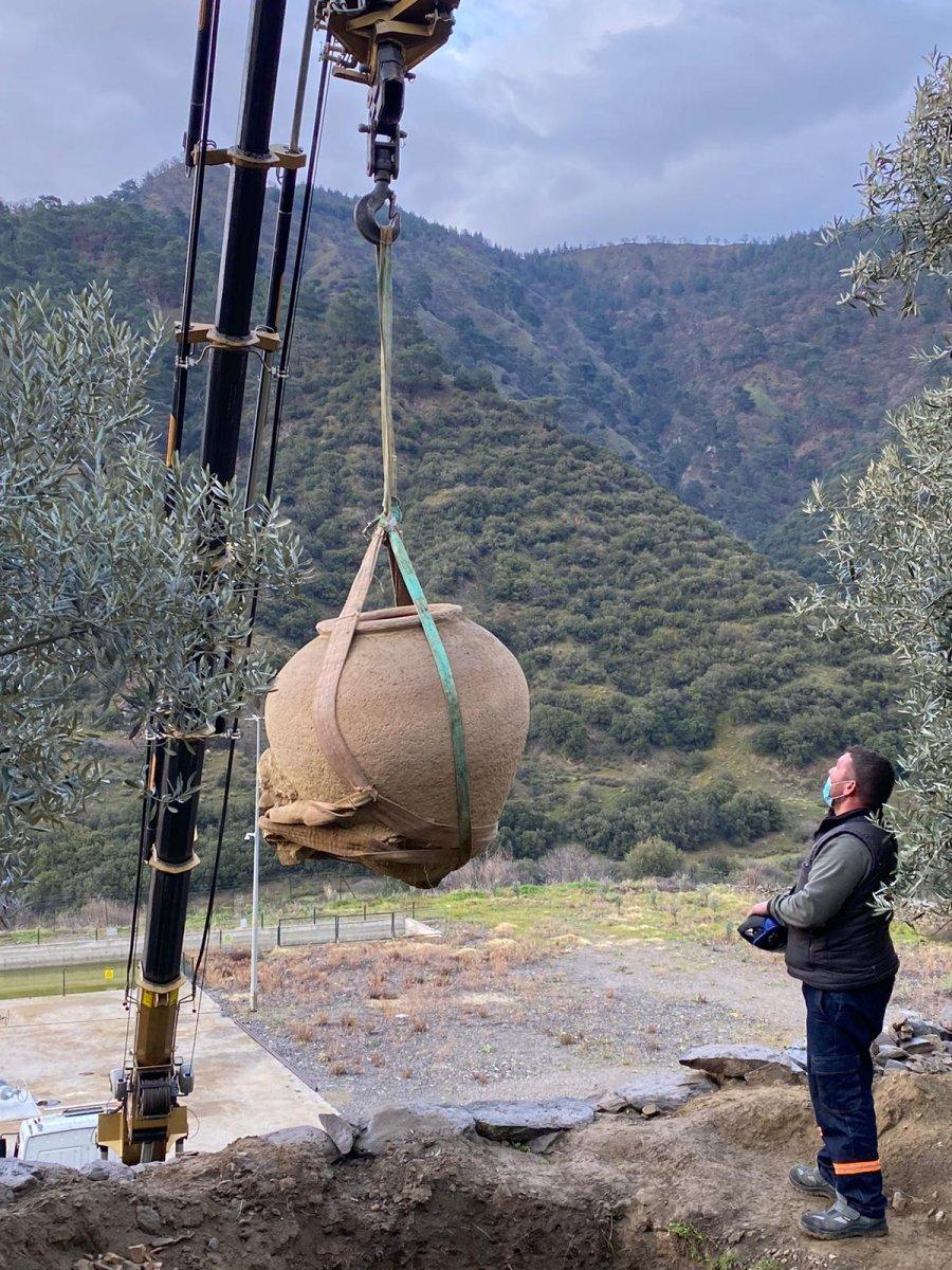 Aydın'da kaçak kazıdan tarihi küp çıktı