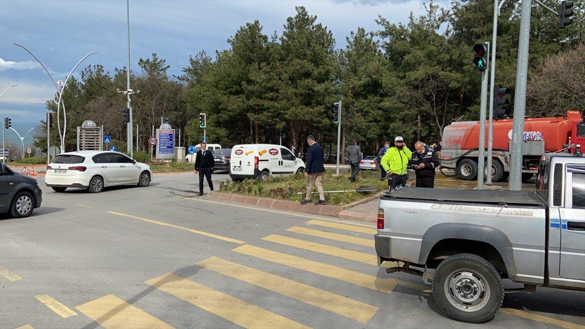 Samsun'da hafif ticari araç ile otomobil çarpıştı