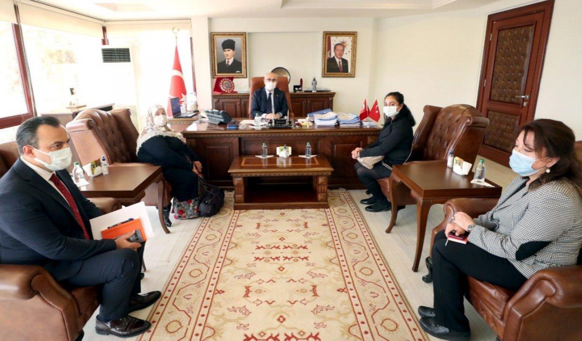 İzmir'de selden etkilenen 1228 aileye nakdi yardım dağıtılıyor