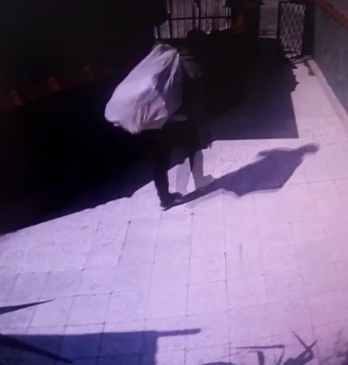 Antalya'da otelden çaldığı eşyaları çuvala doldurup kaçtı