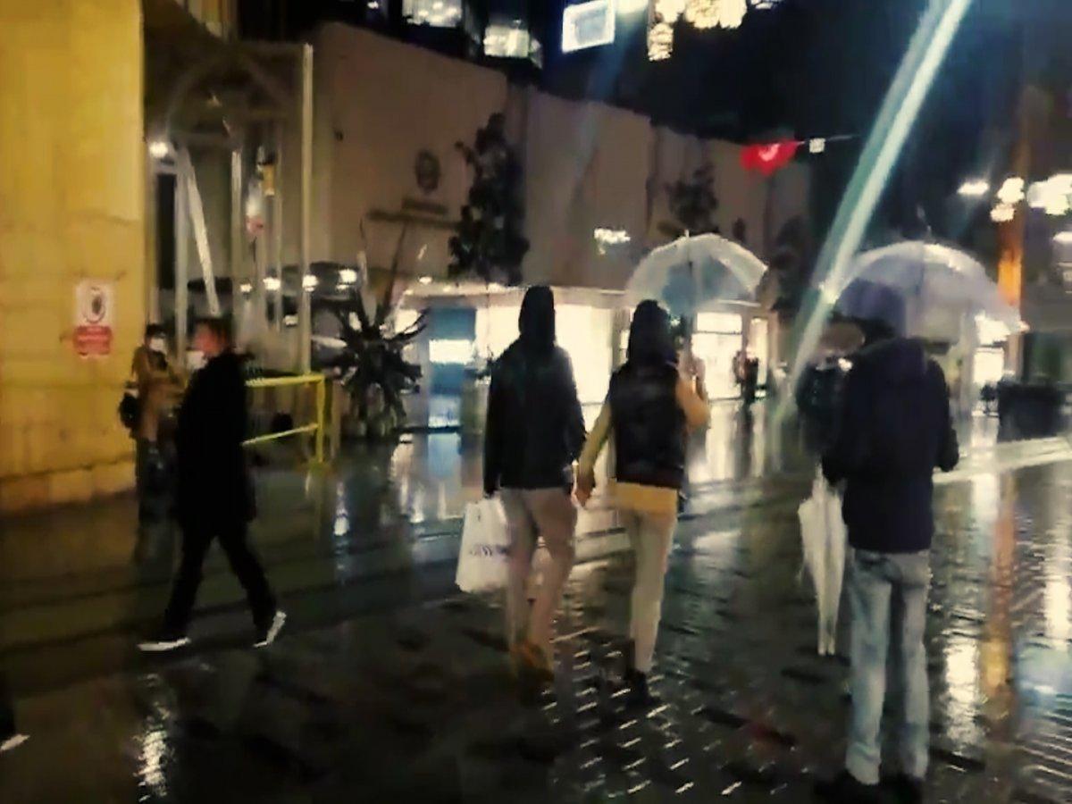 İstiklal Caddesi'nde bir vatandaş, HDP'nin kapatılmasına böyle sevindi