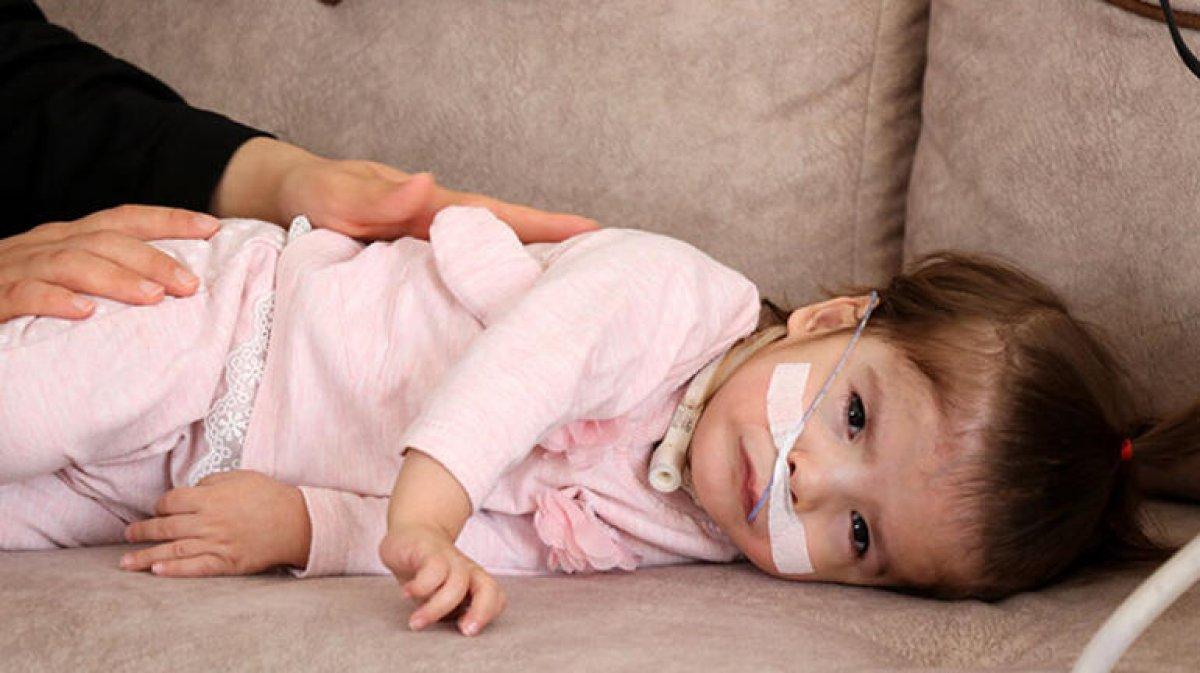 Sivaslı anne, kızının kas hastalığına çare arıyor