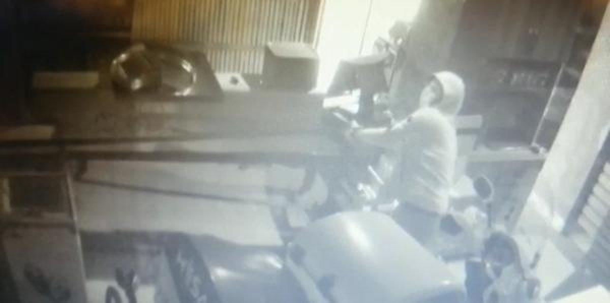 Bursa'da kasayı açamayan hırsız sadaka kutusunu çaldı