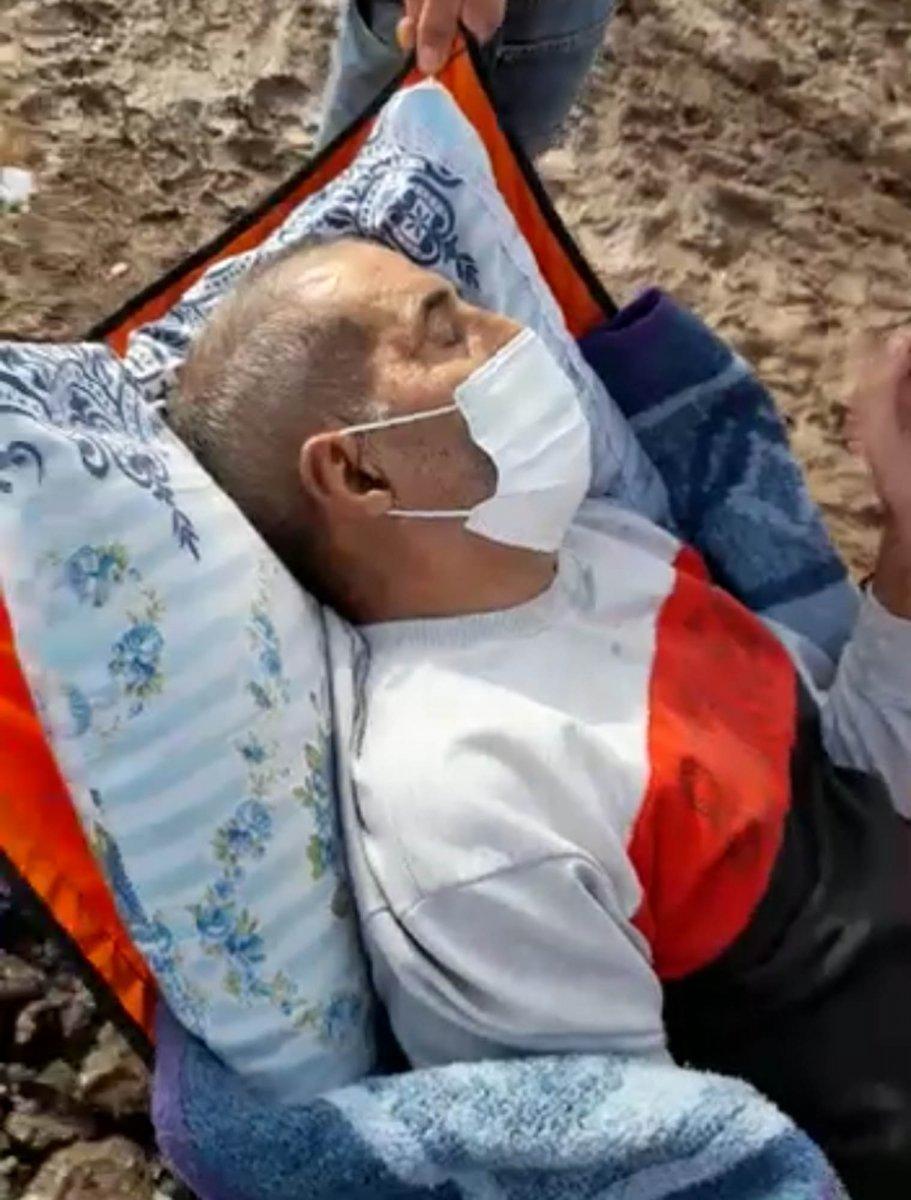 Ağrı'da rahatsızlanan yaşlı adam 4 kilometre taşındı