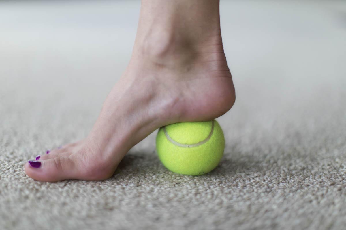 Gün boyu yorulan ayaklarınızı rahatlatmanın 7 yolu