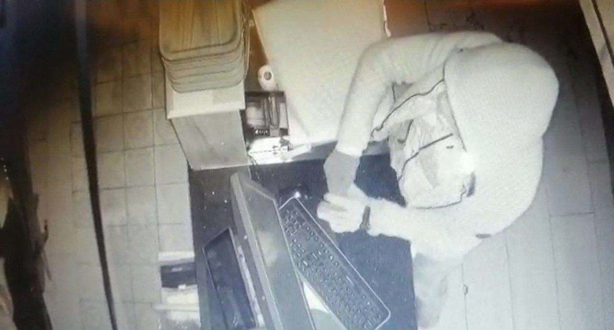 Bursa'da kasayı açamayan hırsız sadaka kutusunu çaldı