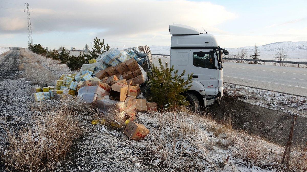 Tokat’ta gizli buzlanma: 3 araç şarampole uçtu