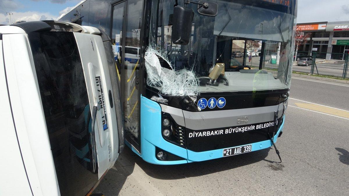 Diyarbakır'da cep yola girmek istedi: 5 kişi yaralandı