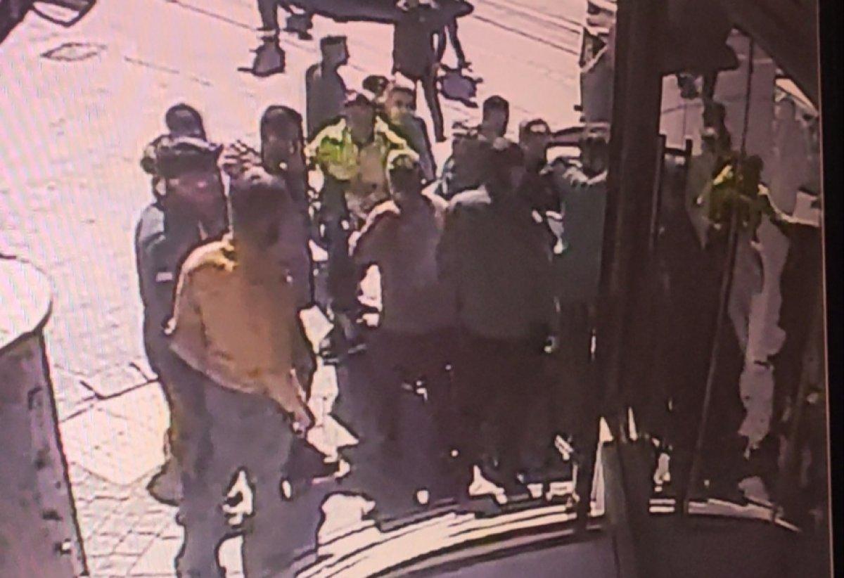 Güngören'de iki kişiye çarpan otomobil kamerada