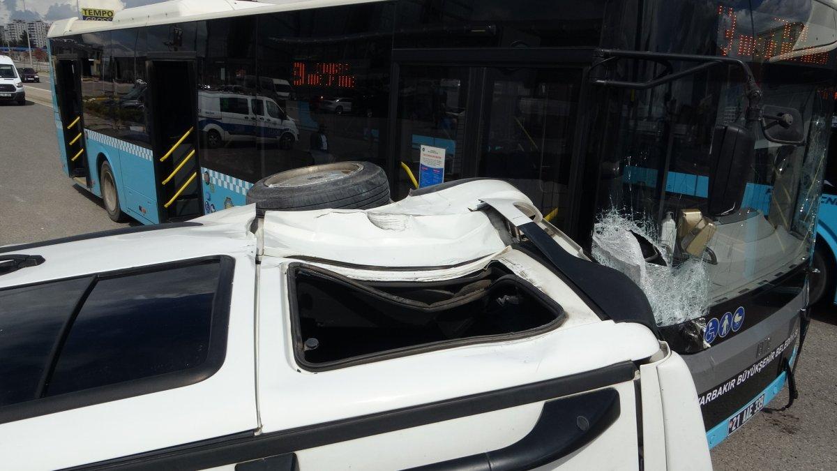 Diyarbakır'da cep yola girmek istedi: 5 kişi yaralandı