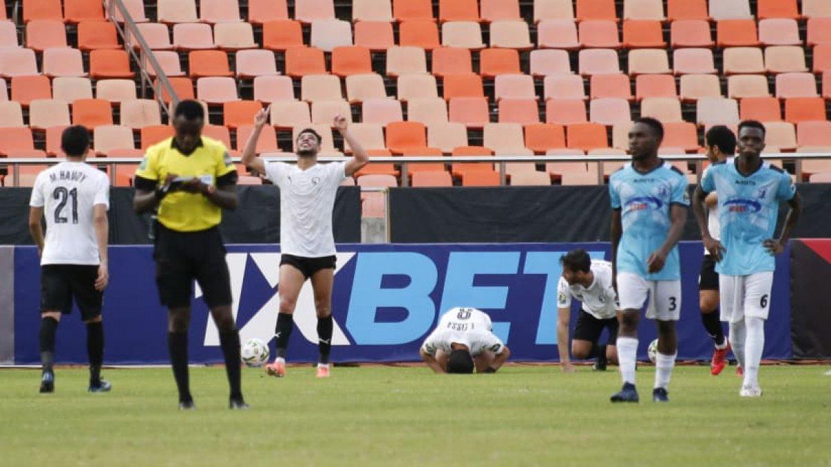 Maçtan önce rakip takımın formalarına kaşıntı tozu döktüler