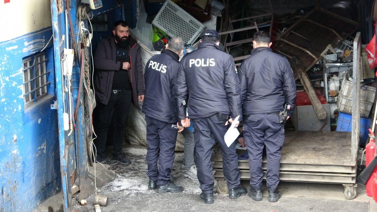 Pendik'te esnaf baba ve oğlu testereli saldırıya uğradı