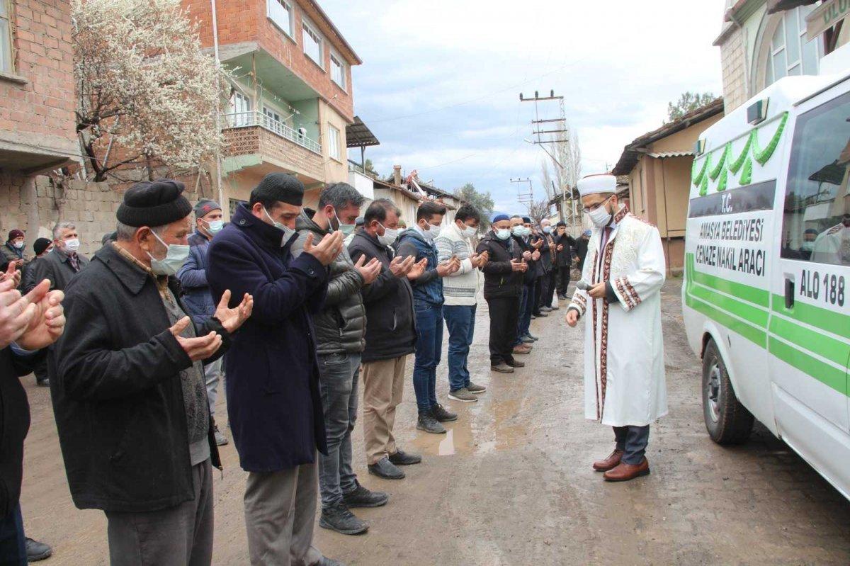Amasya'da hamile kadın koronavirüse yenik düştü, bebeği kurtuldu