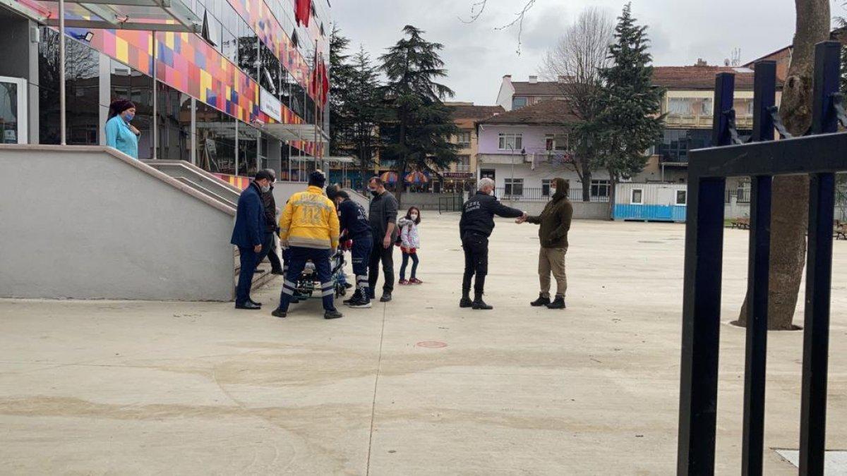 Düzce'de öğrenci okul camından aşağı düştü