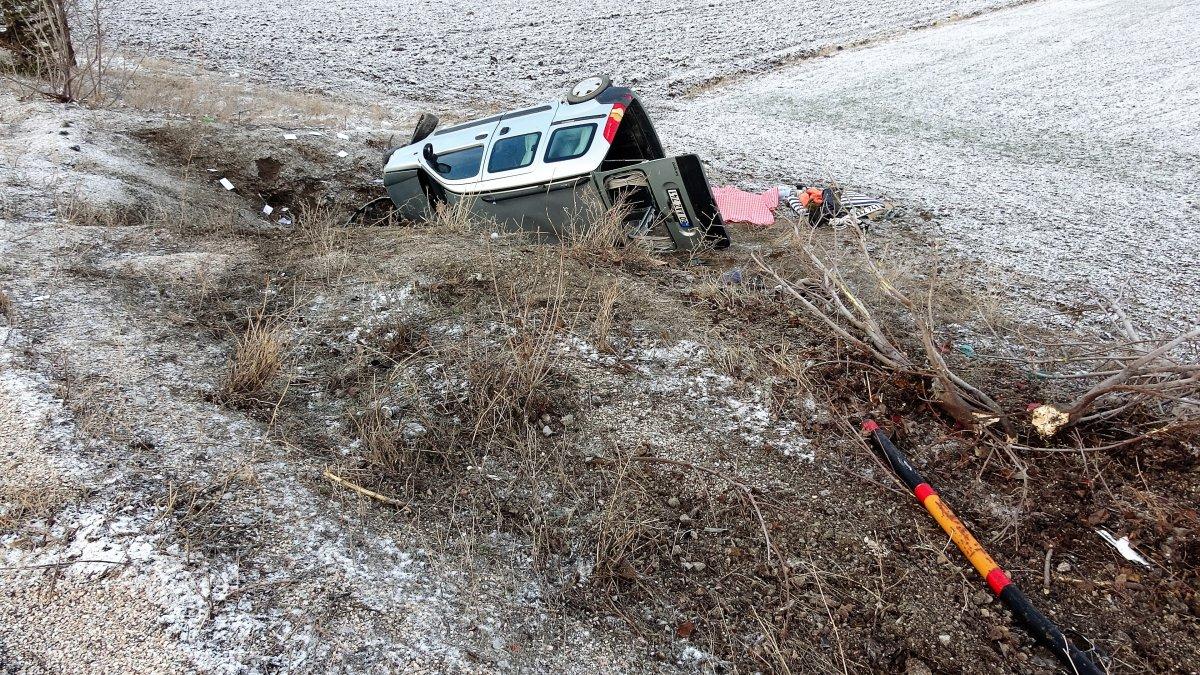 Tokat’ta gizli buzlanma: 3 araç şarampole uçtu