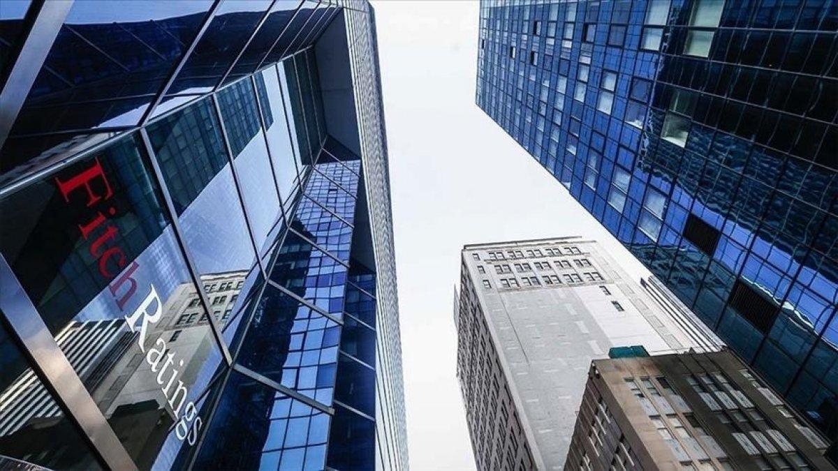 Fitch, petrol fiyatı tahminlerini yukarı yönlü revize etti
