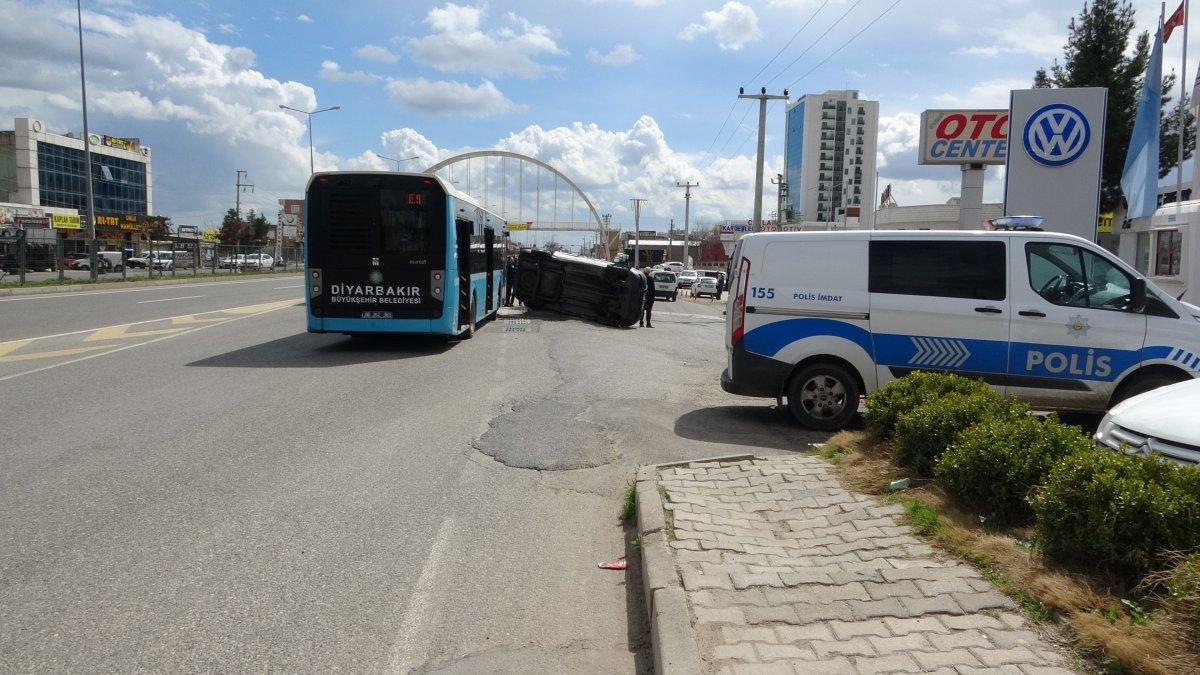 Diyarbakır'da cep yola girmek istedi: 5 kişi yaralandı