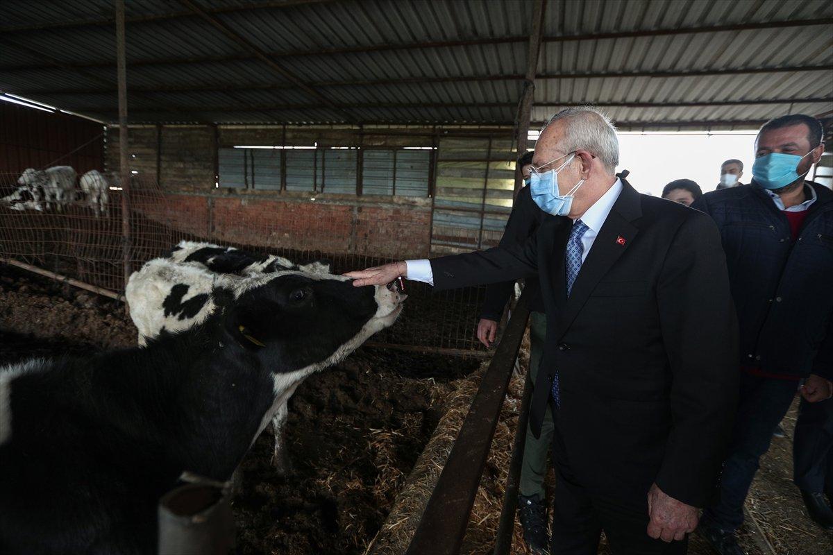 Kemal Kılıçdaroğlu, dilek tutup bileklik taktı