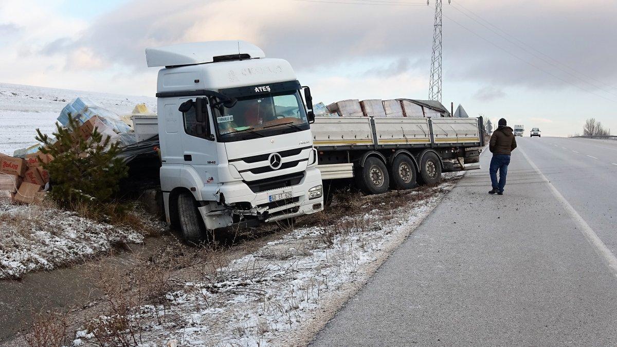 Tokat’ta gizli buzlanma: 3 araç şarampole uçtu