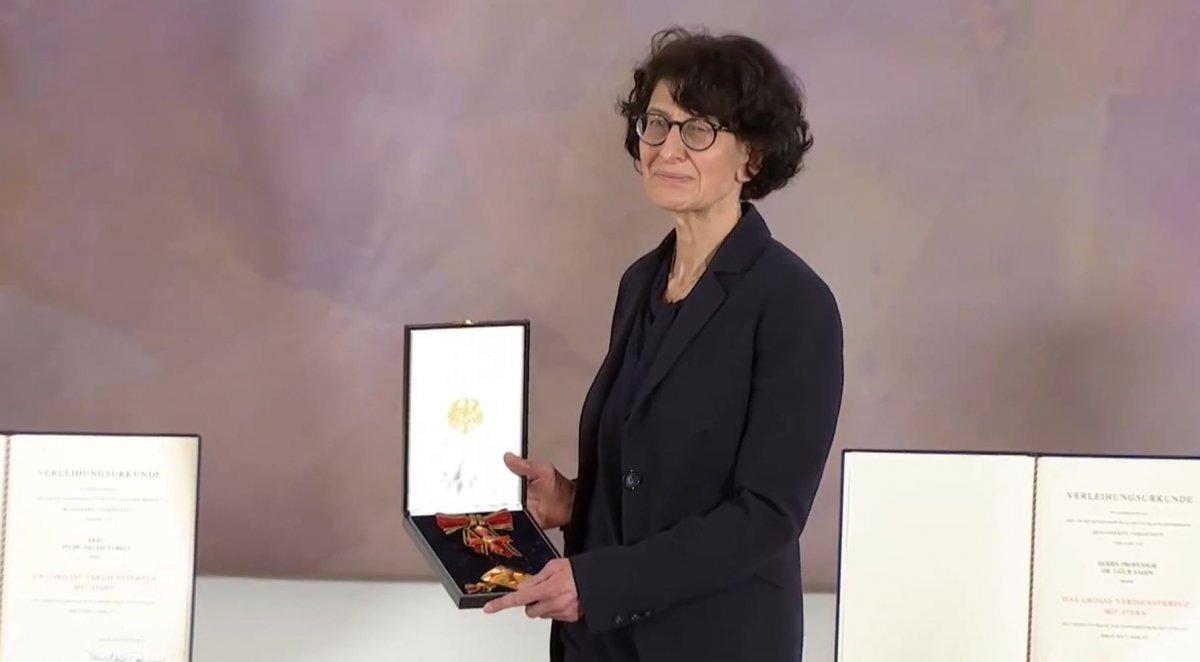 Özlem Türeci ve Uğur Şahin'e devlet nişanı verildi