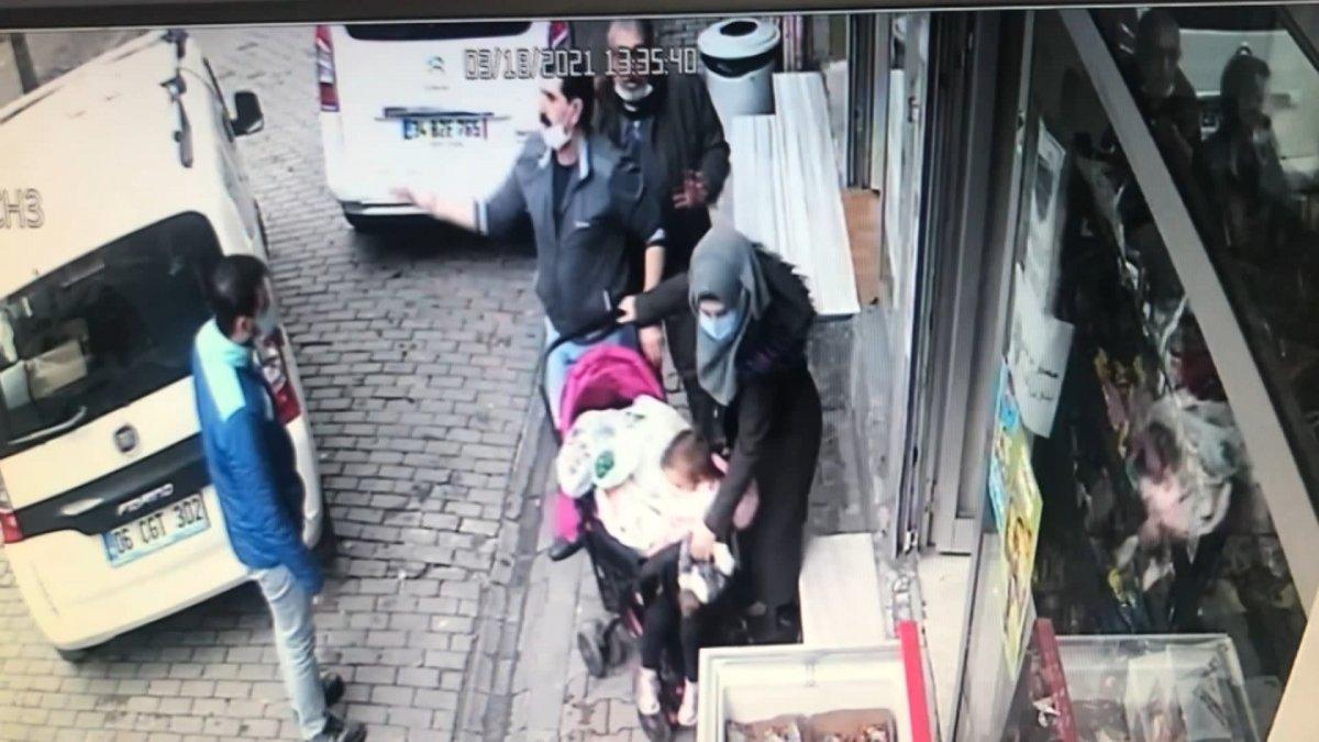 Bağcılar'da bebek arabası devrildi, sürücü son anda fark etti