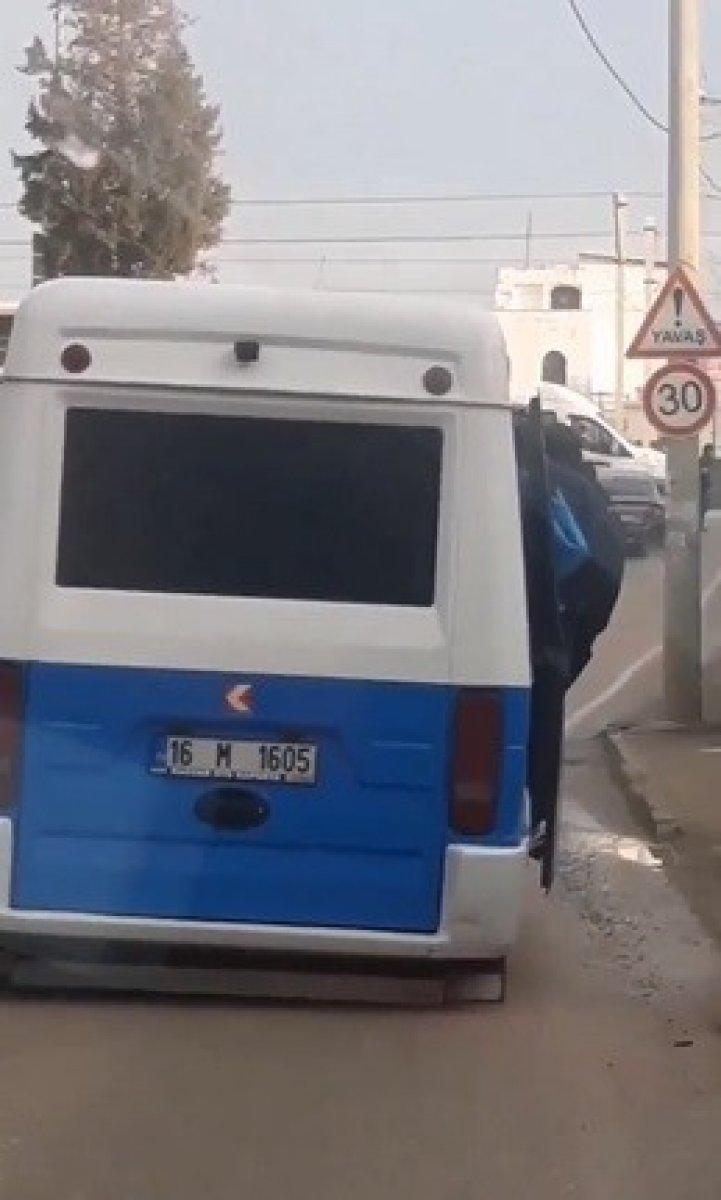 Bursa’da minibüsten 28 kişi çıktı