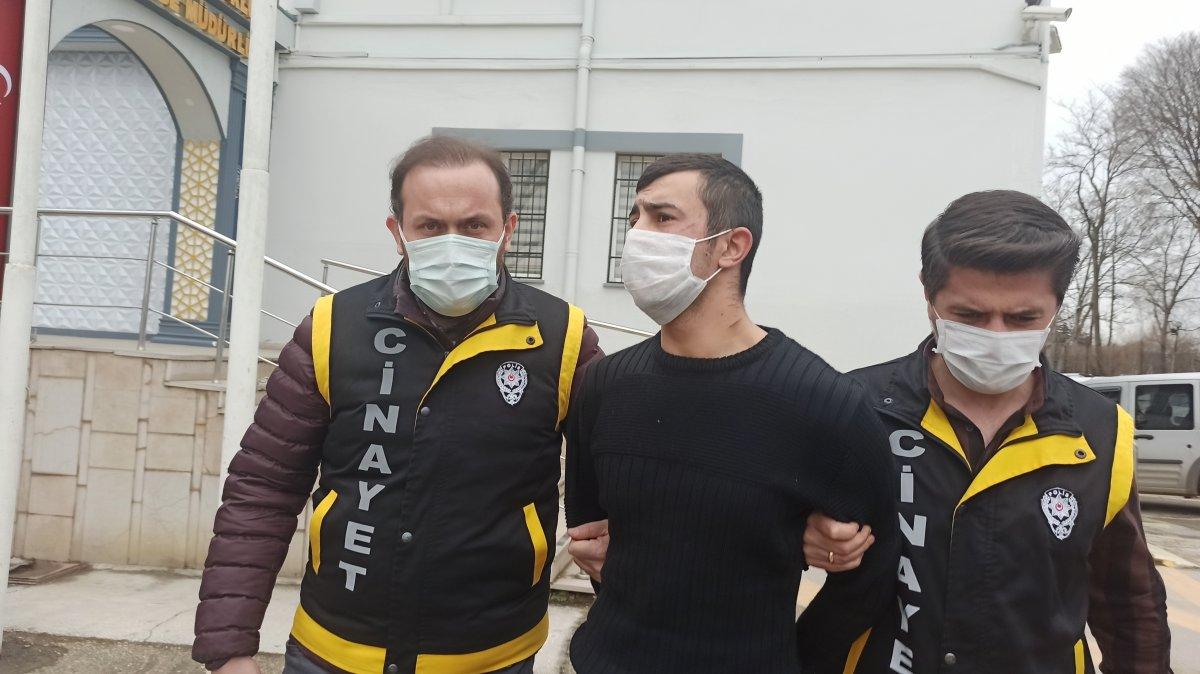 Bursa’da yarım saat içinde 3 kişiyi bıçakladı