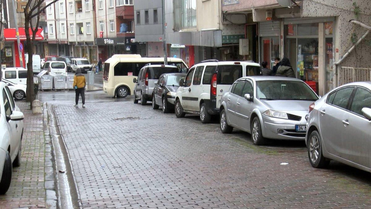 Bağcılar'da bebek arabası devrildi, sürücü son anda fark etti