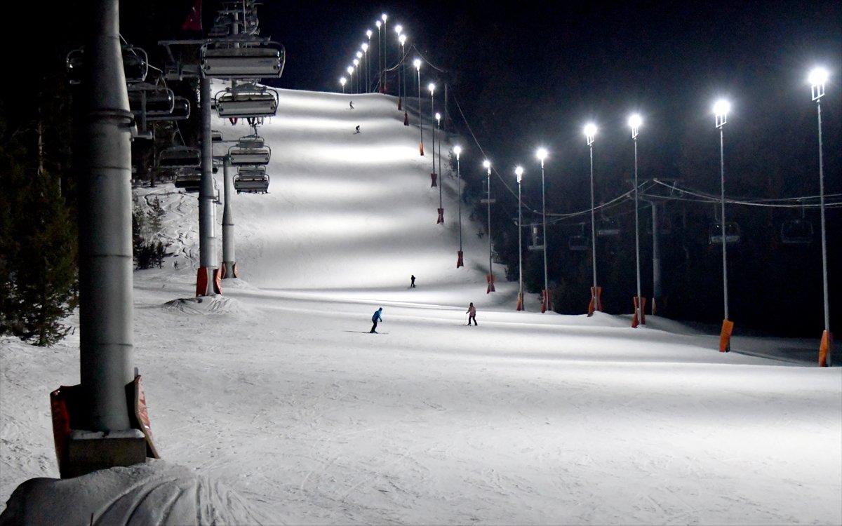 Cıbıltepe Kayak Merkezi'nde gece kayak keyfi